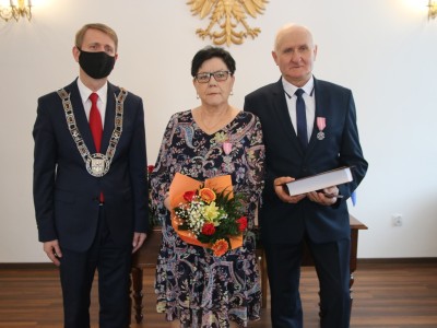 Państwo Ludwika i Stefan Frymarkowie z Burmistrzem Brus.