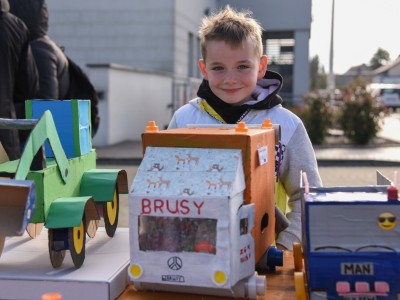 Makiety pojazdów oceniała komisja: 1. Regina Bluma – przedstawiciel ZZO Nowy Dwór
2. Maciej Cuppa – dyrektor oddziału w Brusach Banku Spółdzielczego w Koronowie
3. Paweł Wolter – Kierownik Zakładu Gospodarki Komunalnej w Brusach
4. Renata Goebel – Centrum Kultury i Biblioteki
