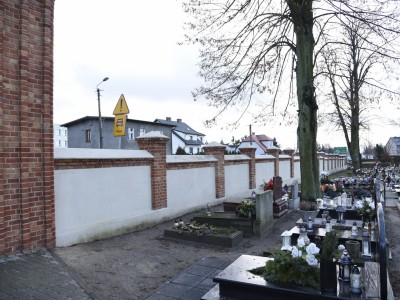 MUR CMENTARNY OD STRONY UL. GDAŃSKIEJ