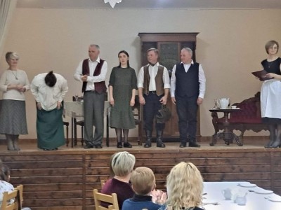 Dzień Kobiet w Kosobudach. Z tej okazji wystąpiła Wielewska Grupa Teatralna. Honorarium za występ zostało przekazane Towarzystwu Ducha Świętego z Dąbrowy na rzecz Ukrainy.