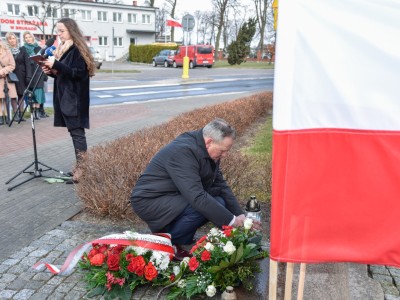 W imieniu Zrzeszenia Kaszubsko - Pomorskiego Oddziału w Brusach znicz zapalił prezes Stanisław Kobus.