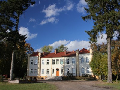 Kaszubska Marszruta - dworek rodziny Sikorskich w Wielkich Chełmach (obecnie szkoła podstawowa)
