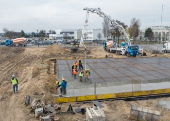 BUDOWA NOWEGO ŻŁOBKA W BRUSACH – PRACE NABIERAJĄ TEMPA